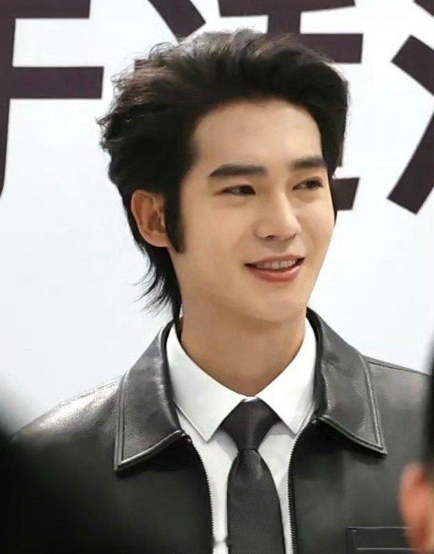 于适，罗云熙，李昀锐今天饭拍图都太帅了吧！三位帅哥合作一部剧估计也能爆