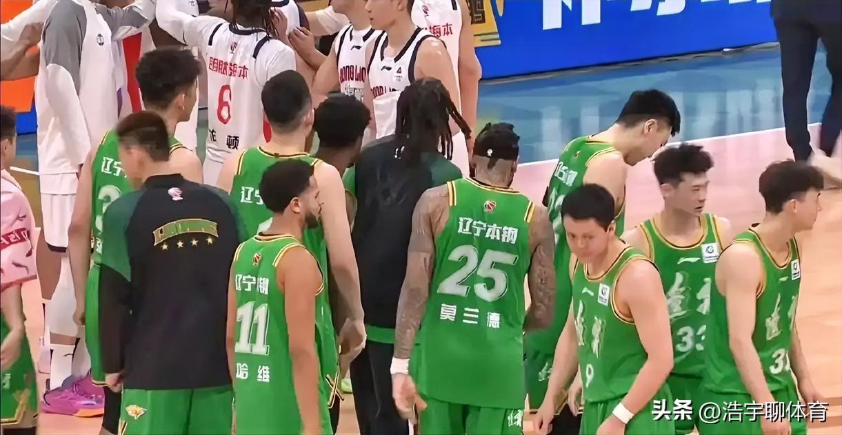 发现了吗？虽然乌戈率领辽篮豪取六连胜，但细心的球迷却发现了一个不小的问题。
主场