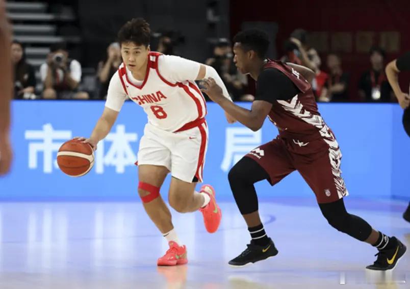 北京时间7月24日，中国男篮在杭州主场对阵委内瑞拉男篮，迎来回国之后的首场热身赛