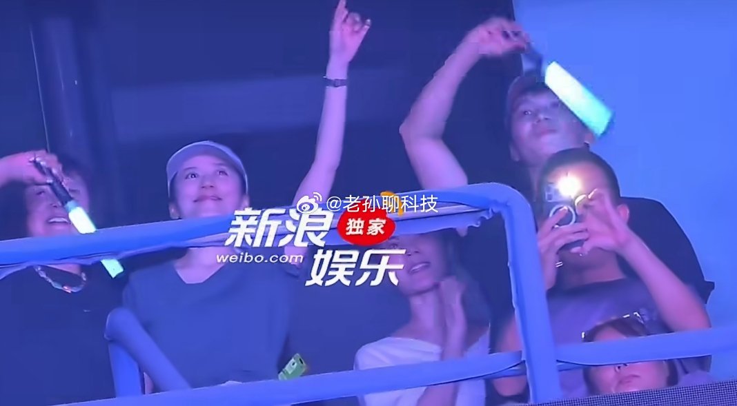 鸟巢偶遇王菲看谢霆锋演唱会记得好像说2010年前后俩人就在一起了，十几年过去了，