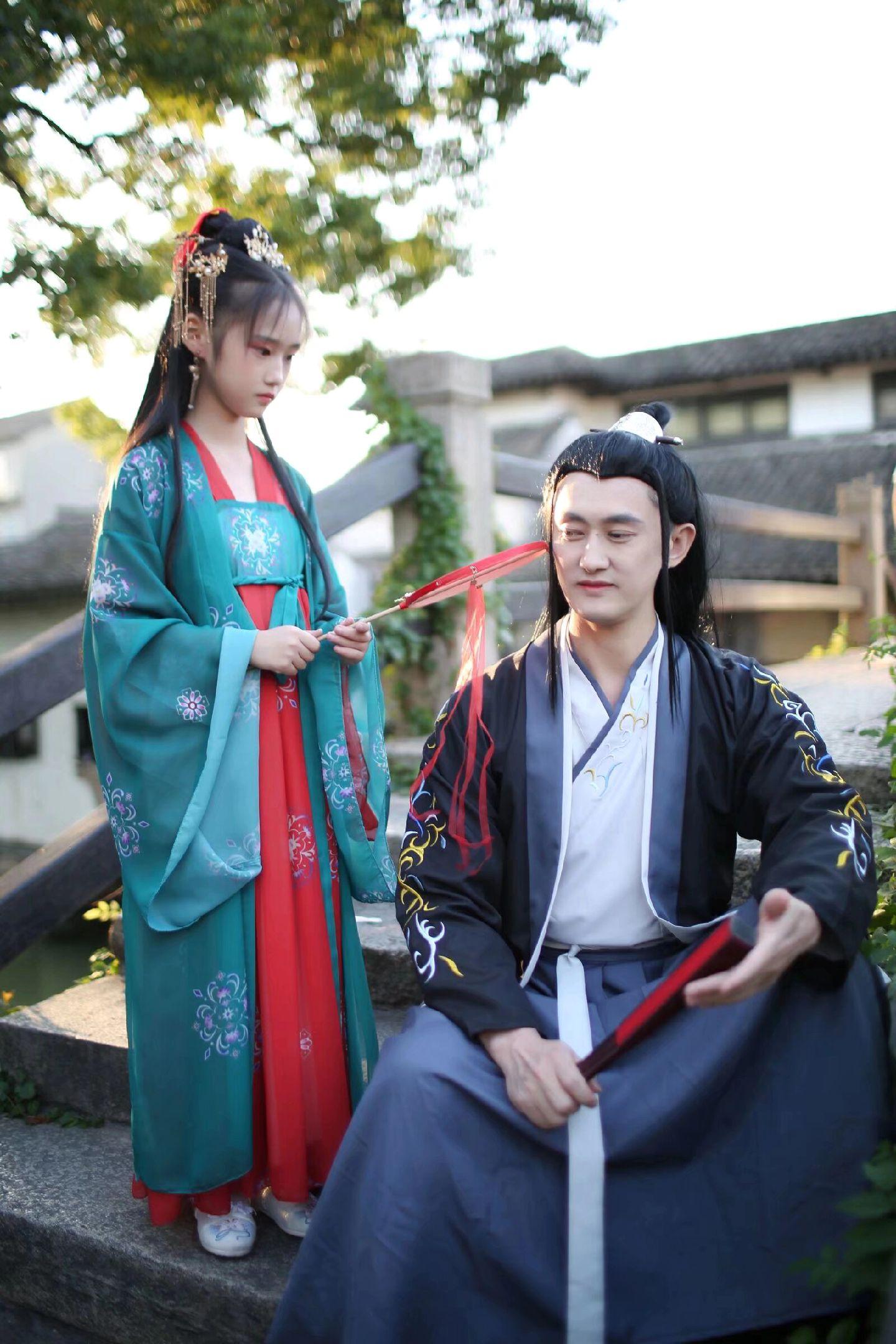 古装，看得出是医生吗😝？🍁🍁🍁🍁🍁
考考大家，古代，医生穿啥衣服😀？
莫非，在古代，我是个江湖郎中？😂😂😂