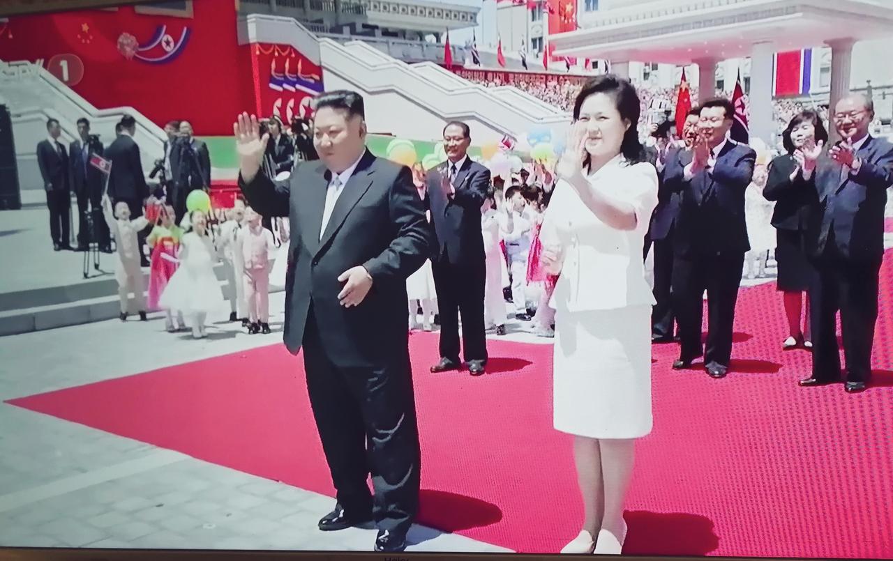 中朝友谊，代代相传…