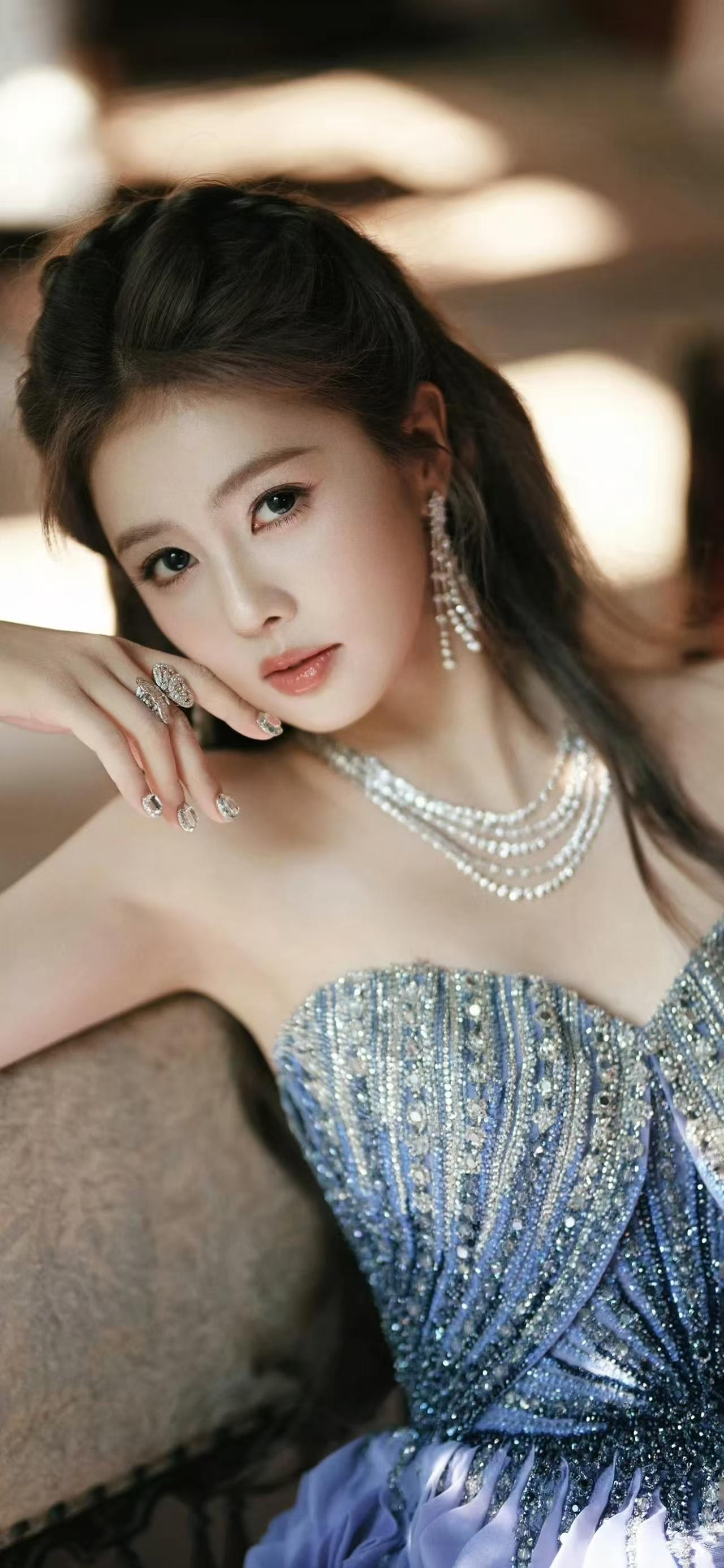 网上说有三个原因能解释：为什么男人喜欢吃着碗里的，还看着锅里的：
第一，他没吃饱