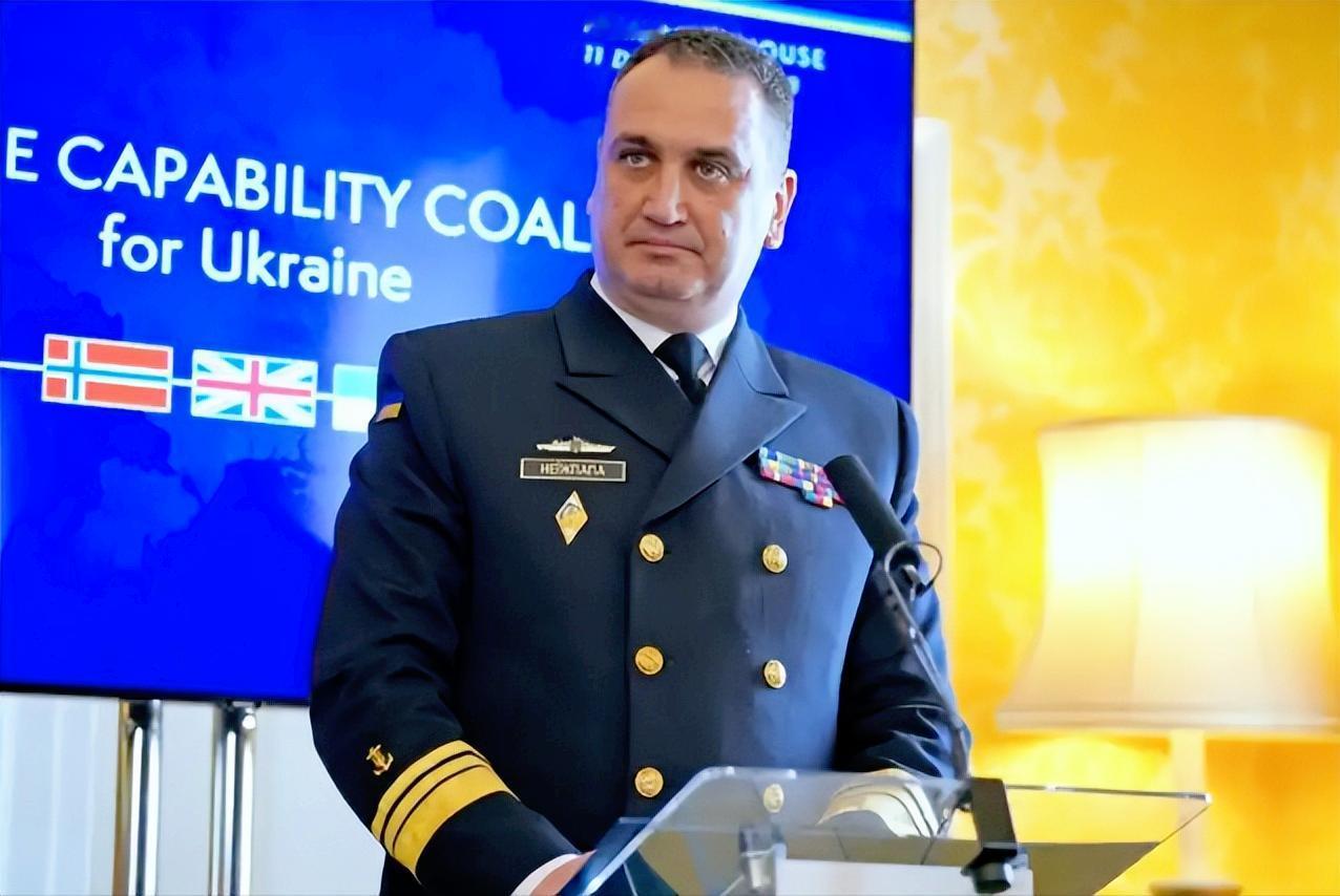 克里米亚大桥又成了国际新闻的焦点，不光因为它第三次遭遇爆炸冲击，还因为乌克兰海军