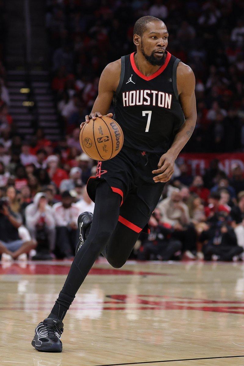 杜兰特常规赛生涯总得分，距离超越张伯伦还差52分。31368分 👉 31419