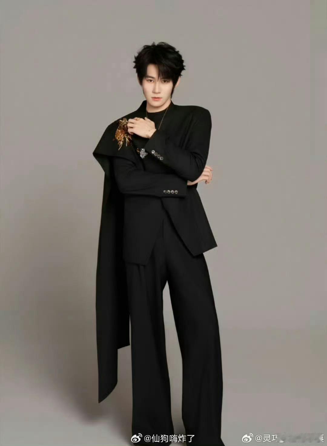 张真源它很犟所以得蘸酱张真源这梗也太可爱了！性格犟萌犟萌的，自带一股不服输的劲儿