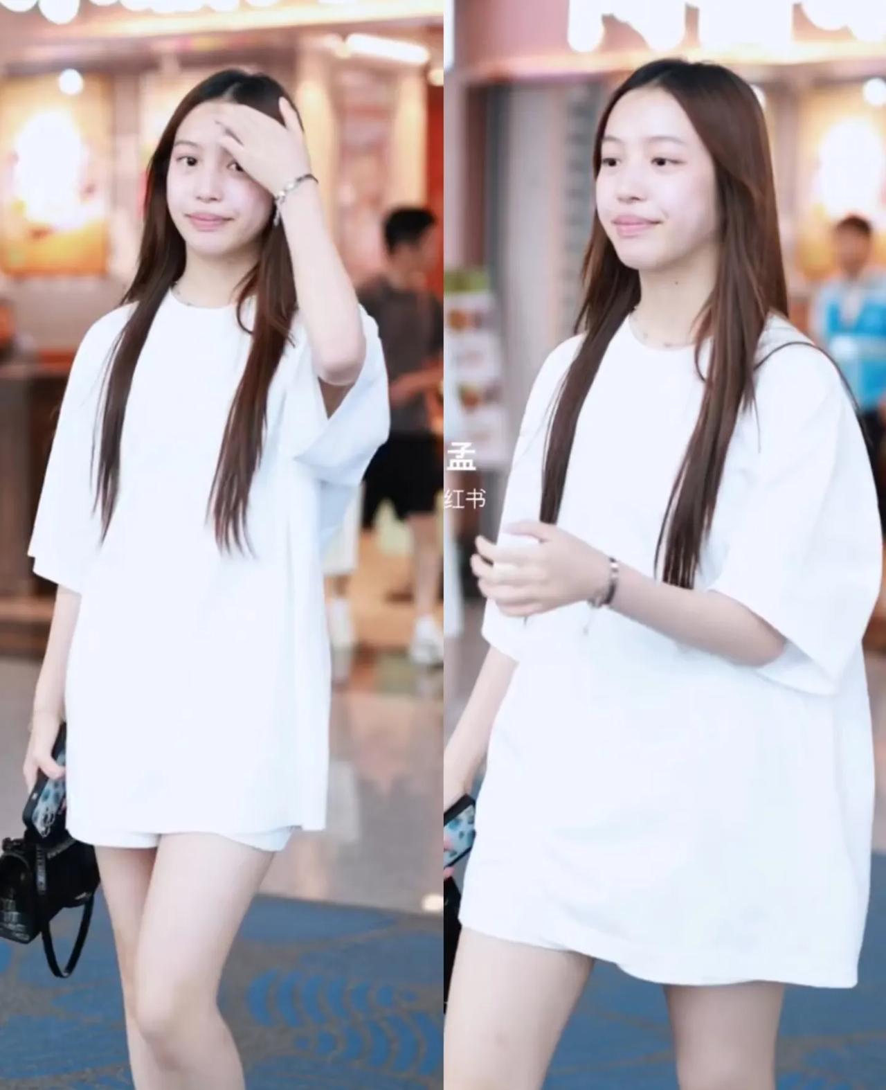 果然颜值是一种稀缺资源，并不是代代相传的，赵薇的女儿小四并没有拥有妈妈的高颜值，