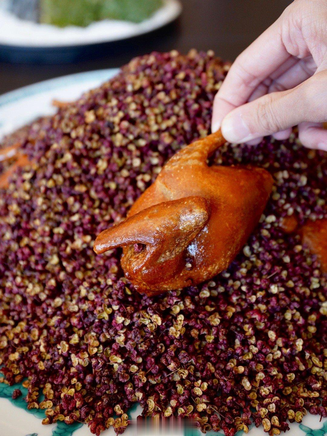 隔几个月，又来吃唐人馆解馋。自从换了新主厨，菜品不断升级，别处吃不到，物以稀为贵