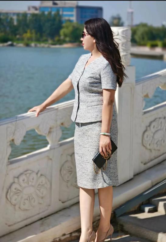 找了4个女人都分手，最后被农村女要1500块钱嫌贵——网友怒了：你去找住家保姆也