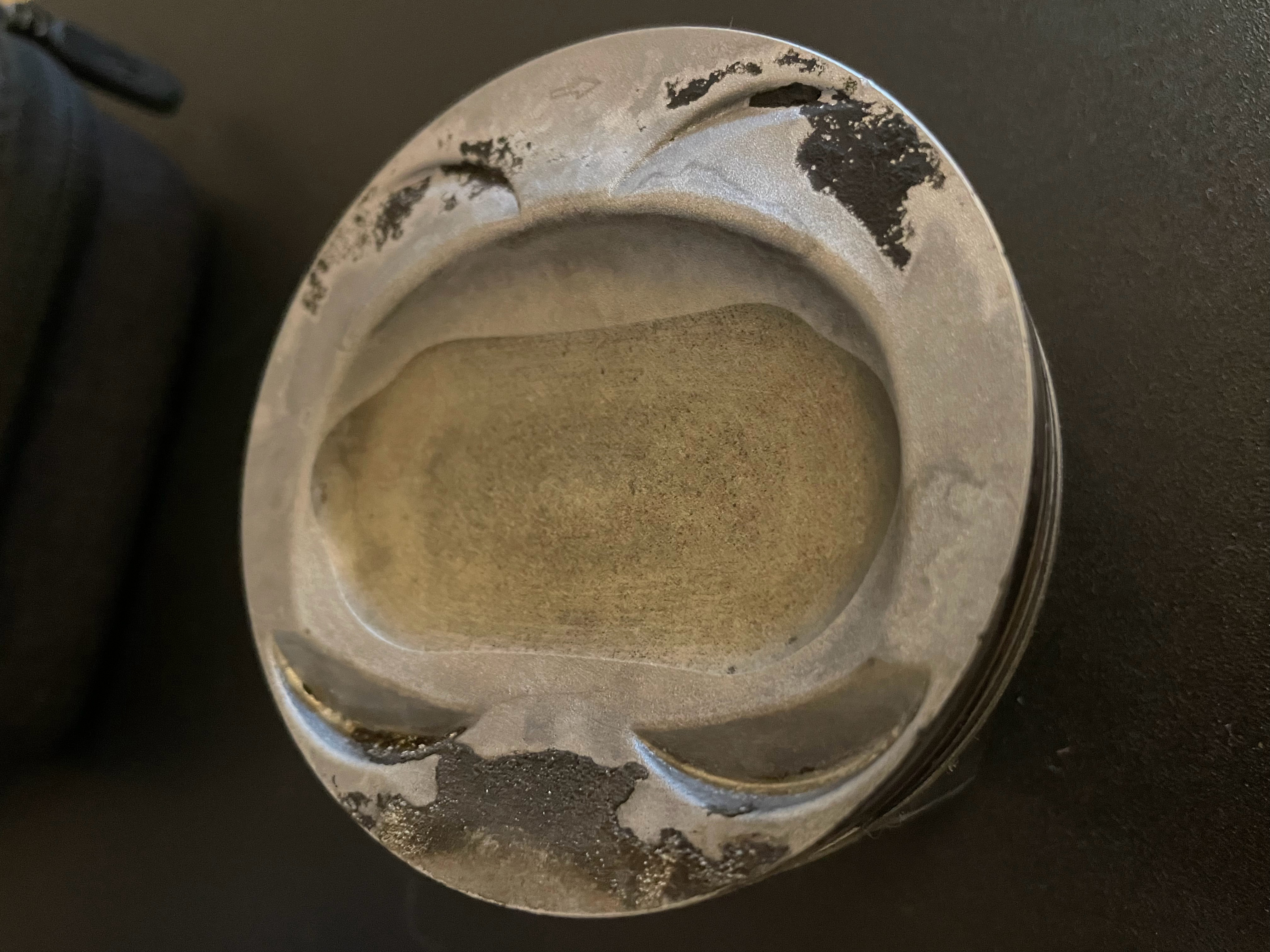 前两天发投票让兄弟们帮忙参谋那个事，这是当事人（我朋友）歇菜了的车，大众朗逸。因