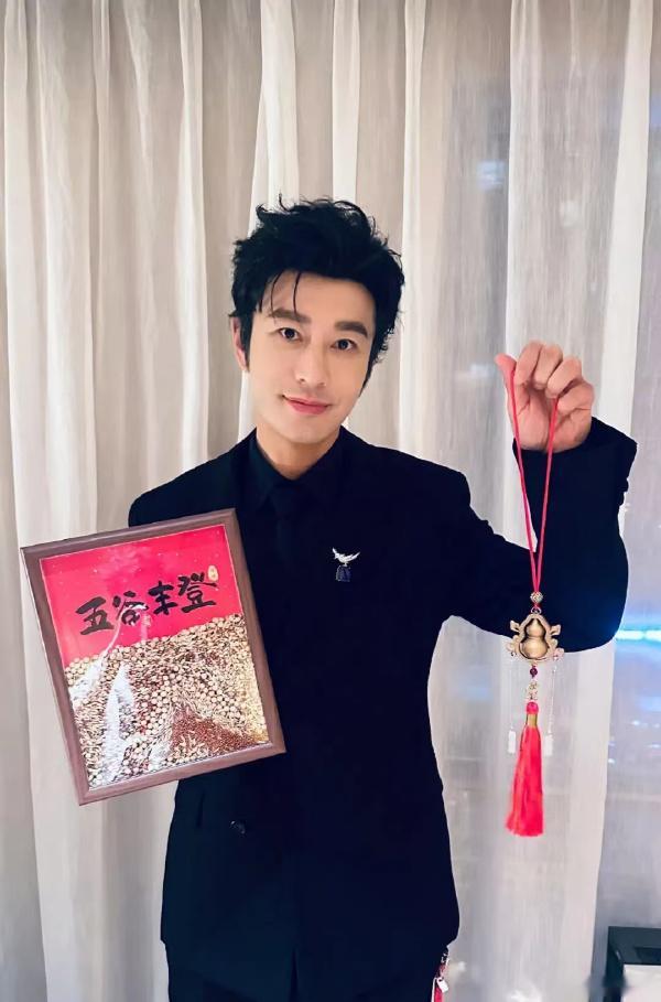 黄晓明说山东人DNA觉醒了黄晓明感谢网友祝福 山东人考研、考编的念头是刻在骨子里