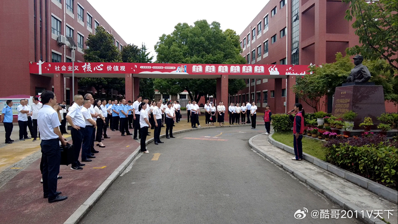 房县 房县交通运输局党支部 房县天明小学党支部联合开展庆“七一 ”主题党日活动十
