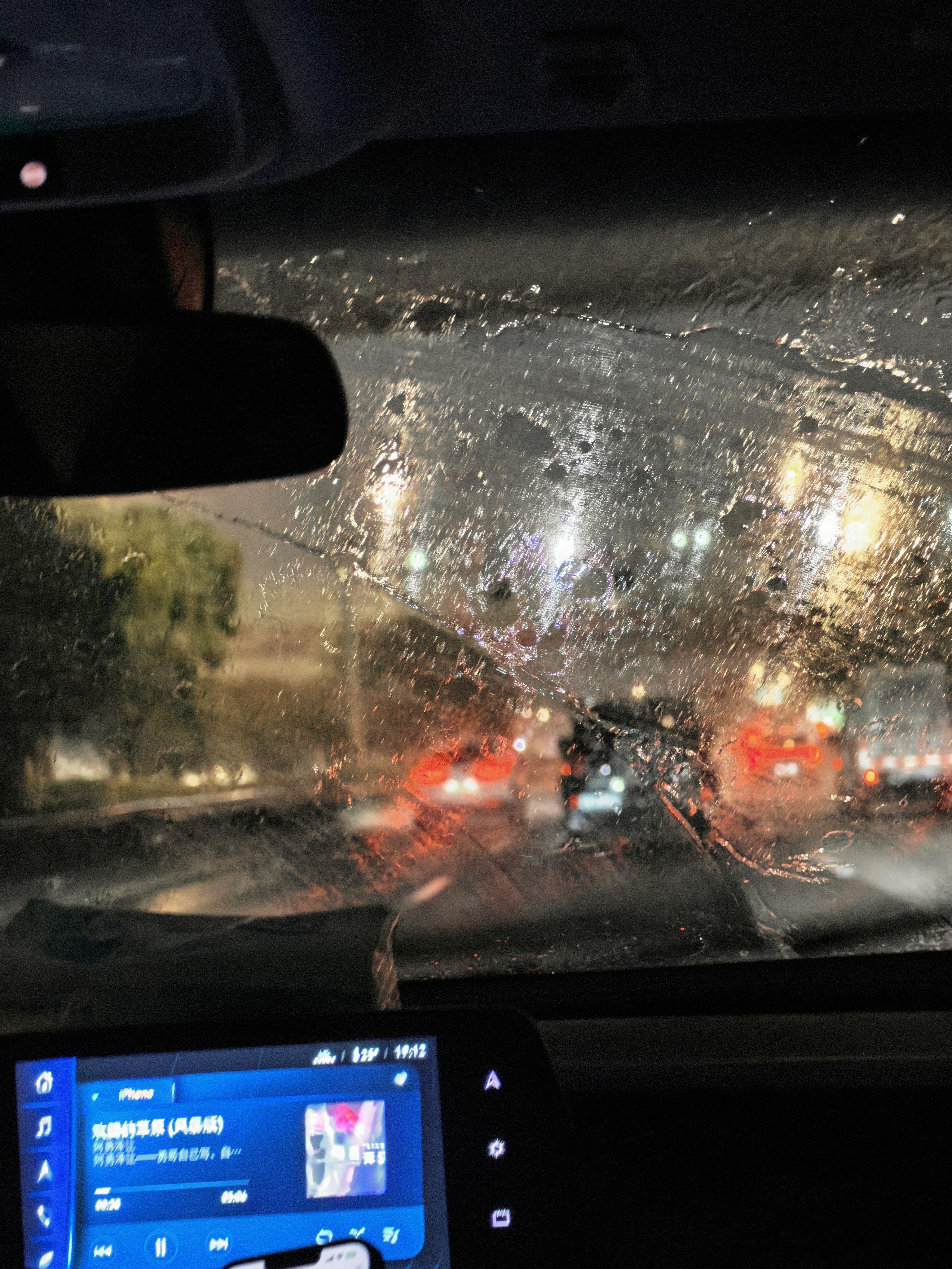 上海又下雨了上海的朋友这雨下多久了？ 