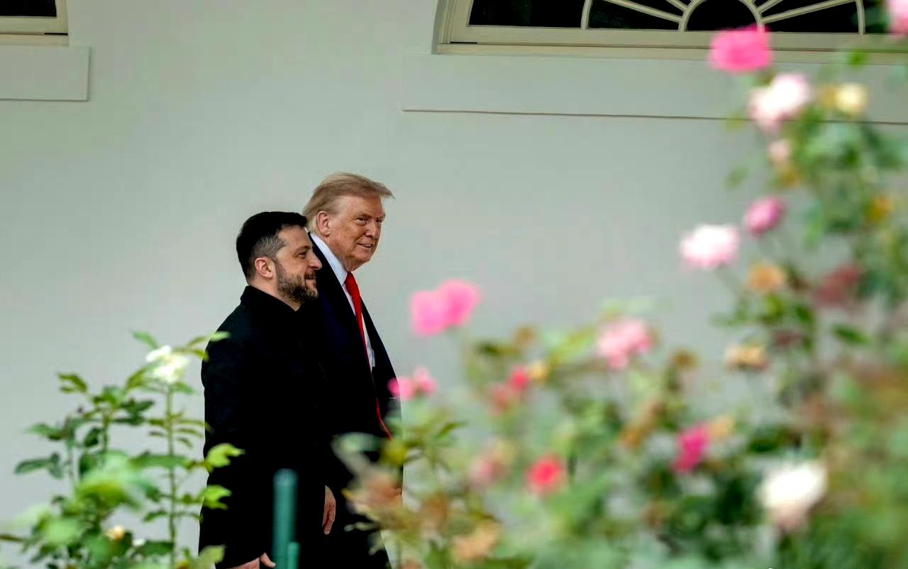 特朗普认为，乌克兰不该寻求加入北约，也不会加入。
泽连斯基称，乌克兰非常希望加入