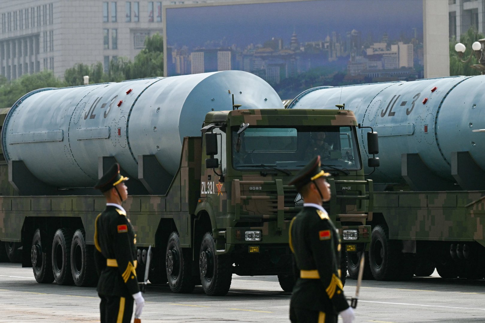 7月6日12时01分，中国海军从一艘战略核潜艇上发射了一枚携带模拟弹头的洲际弹道