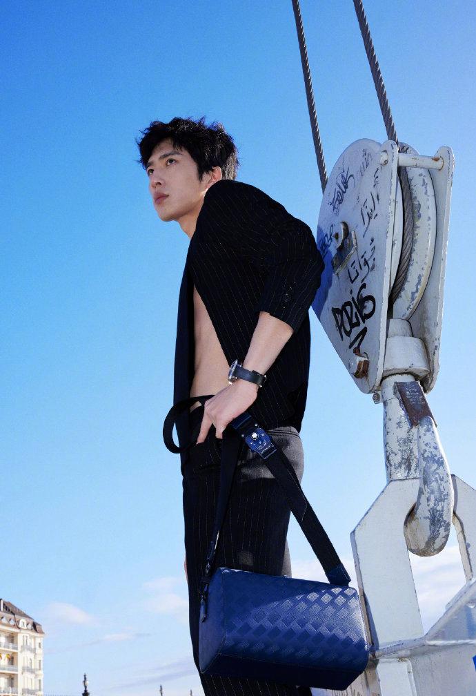 说实话，

井柏然这资源不算差，

但就是火不起来。

你看他演的那些剧，制作班