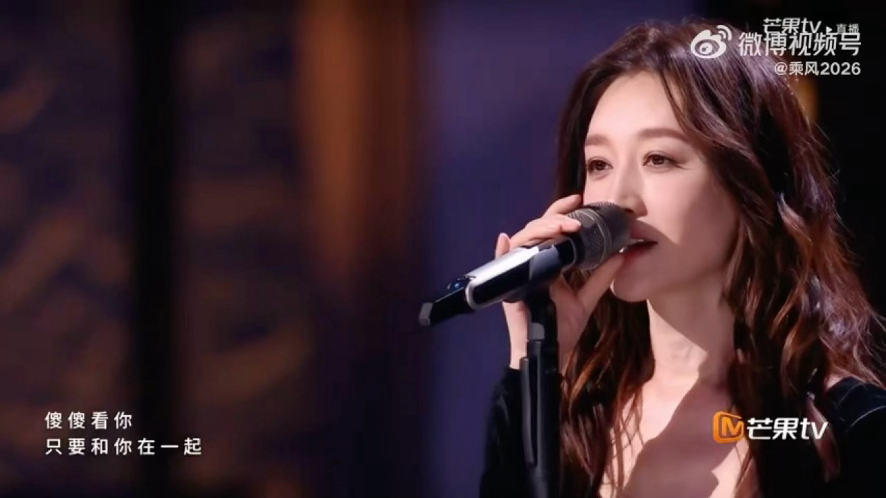 李小冉初舞台高定黑天鹅没人和我说李小冉这么会唱啊简直唱到我心里去了！！而且姐姐穿