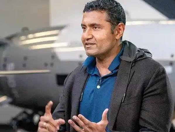 套现700万美元后，他立即“叛逃”，盗走马斯克大模型公司整个代码库，马斯克紧急申