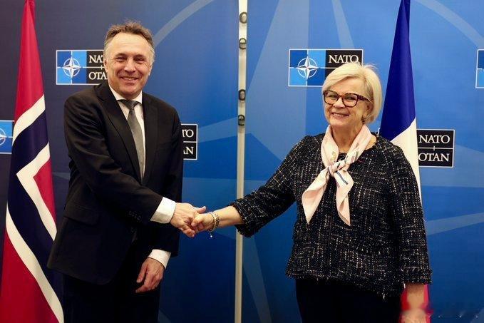 【挪威和法国就向乌克兰提供军事支持达成协议】挪威🇳🇴和法国🇫🇷签署了一项
