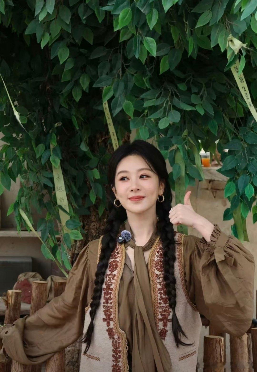 杨紫yz杨紫不拍剧时都在忙什么  你眼角挽起的笑意是被微风吹起的涟漪。杨紫李祯杨