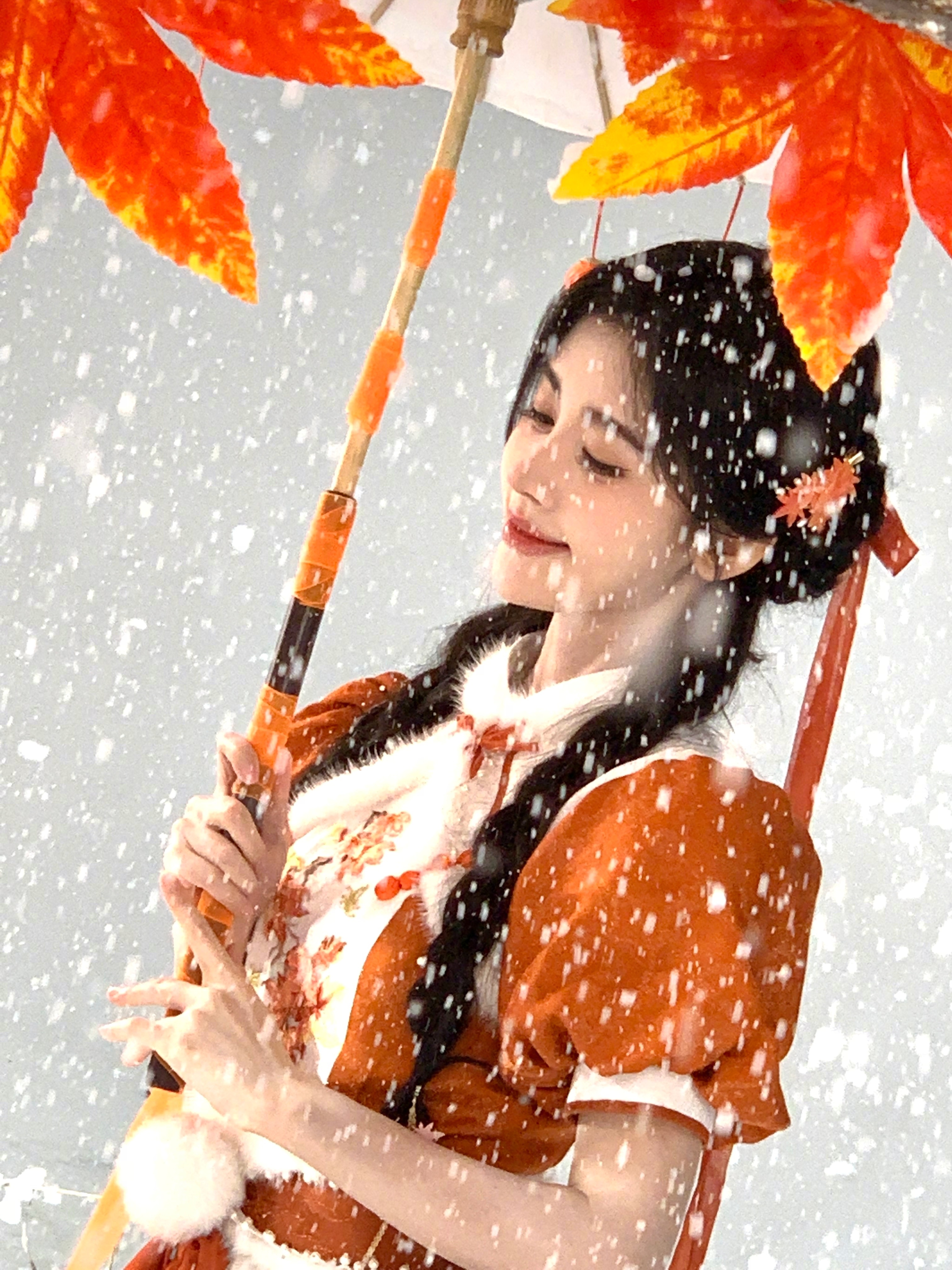 鞠婧祎美得好像是从古画里走出的年画娃娃 ​​​