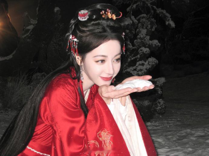 迪丽热巴寄来的冰雪明信片请查收  请查收迪丽热巴寄来的冰雪明信片  当迪丽热巴的