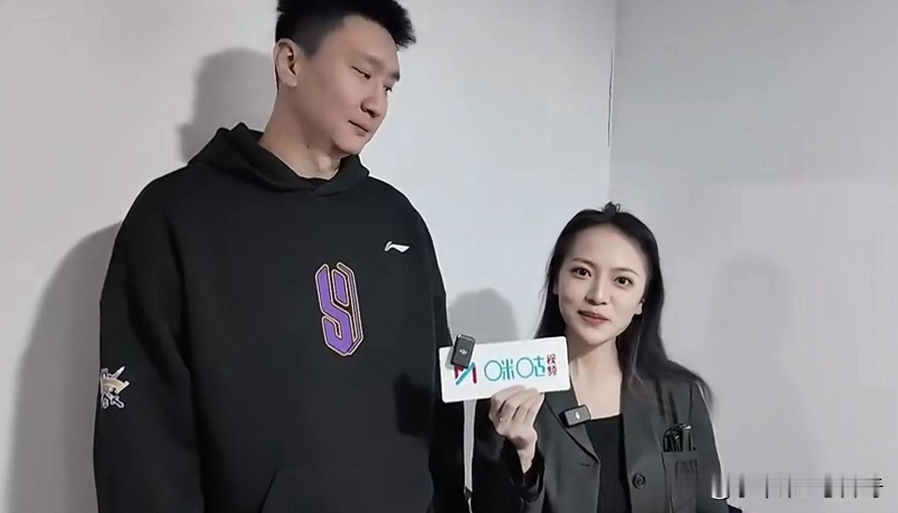 中国男篮名宿孙悦谈自己球衣退役仪式，他表示：在那一刻我内线肯定五味杂陈，可能会回