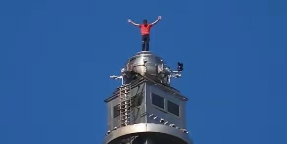 台北市长蒋万安为了确保美国徒手攀岩运动员亚历克斯·霍诺德徒手攀爬台北101大楼无