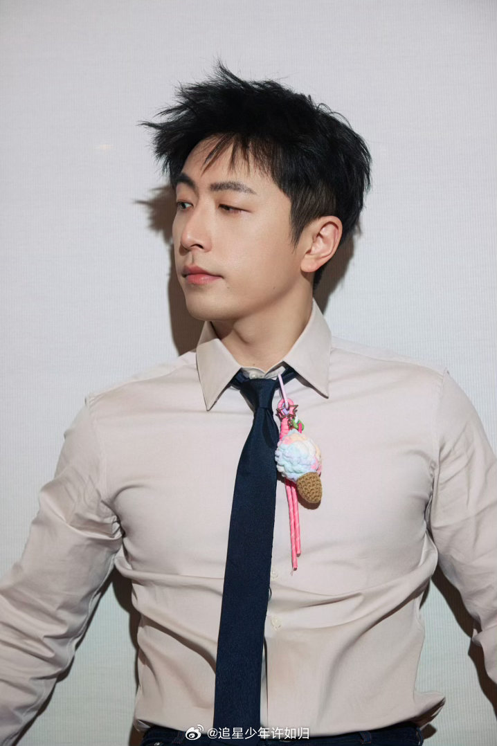 白客就是标准的帅哥被路演现场的瓜可爱到！马思纯一句认证坐实白客帅哥属性，他的帅不