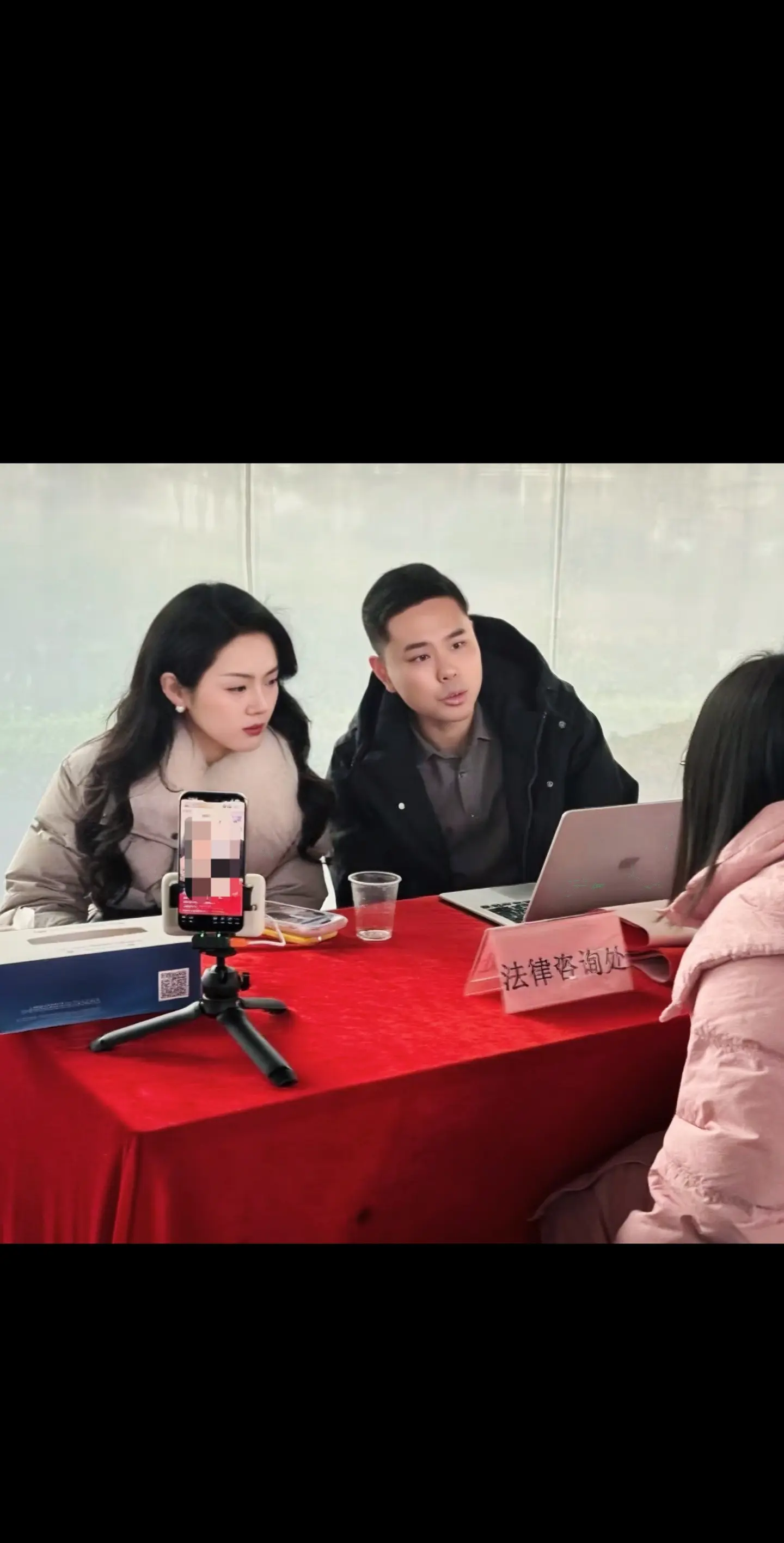 你对我的百般注解和识读 并不构成万分之一的我 却是一览无遗的你
