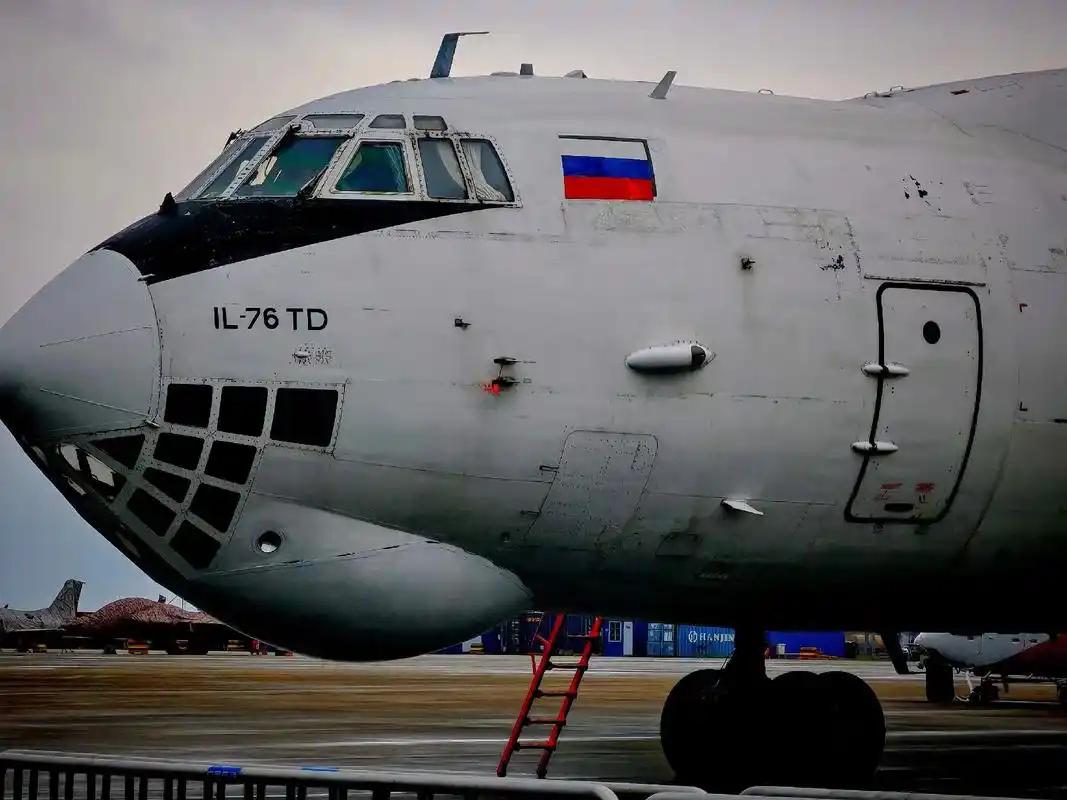 2026 年 4 月 22 日，一架呼号为 “荣归 50” 的运 - 20B 运