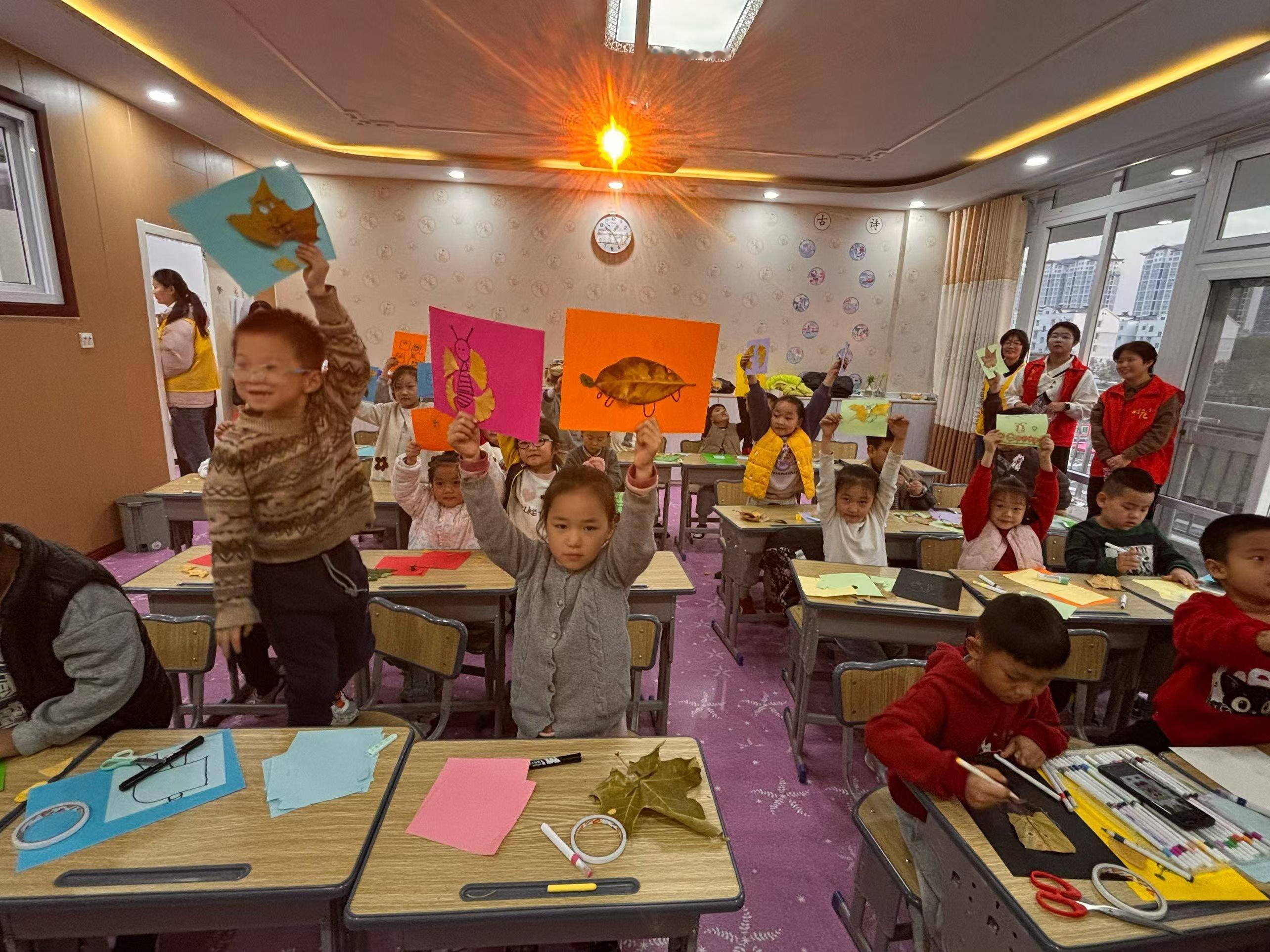 秦岭笑谈 【用爱守护童年，安全伴我成长】🌱这个暑假，我在社区开展了一场别开生面