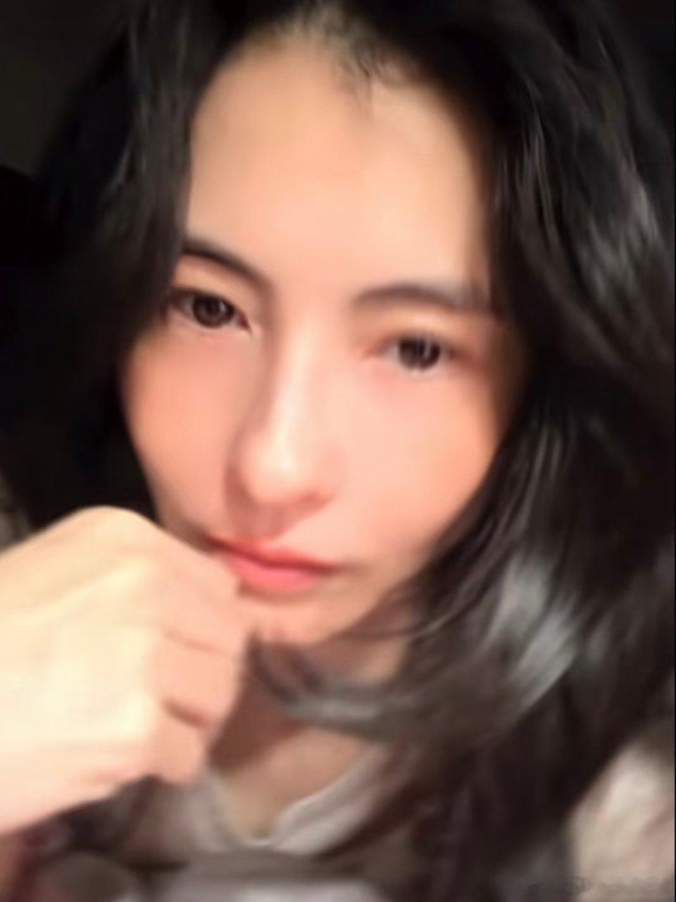 张柏芝开灯瞬间 惊艳我要是刚起床长这个样子，我会每天给女娲老天奶磕三个响头 