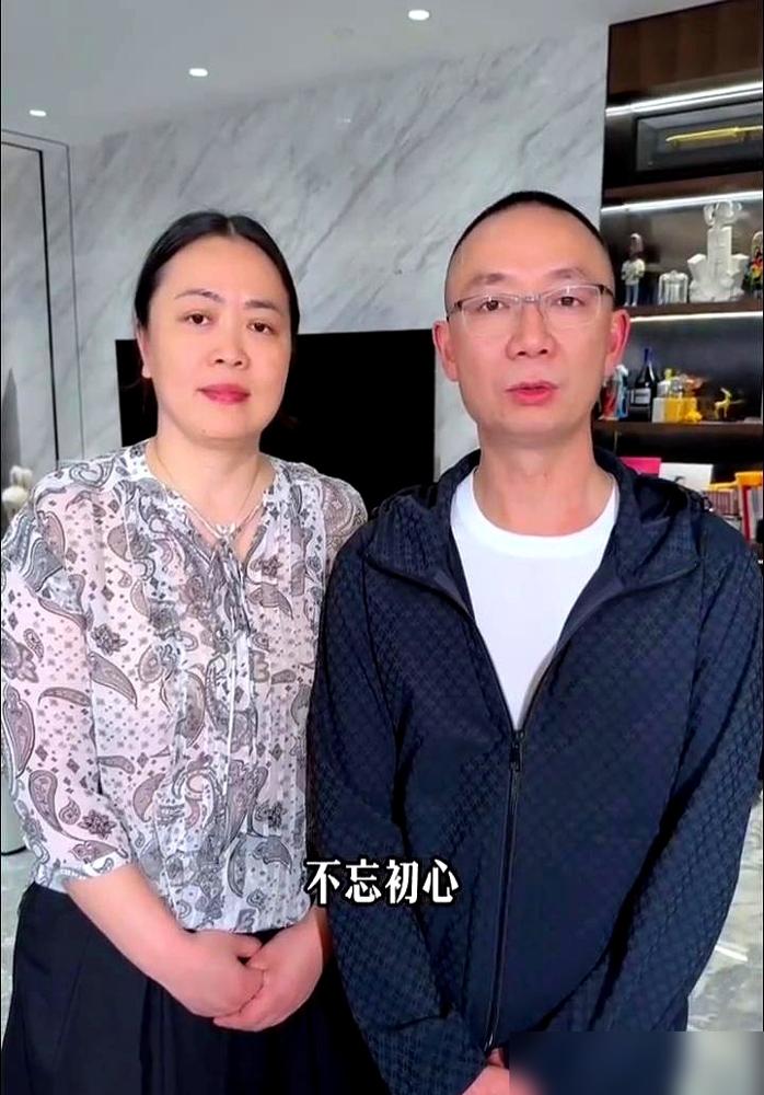 前脚女徒被打到耳聋骨折，后脚篮球国手三拜九叩求入门，这拜的哪门子师？
你没看错