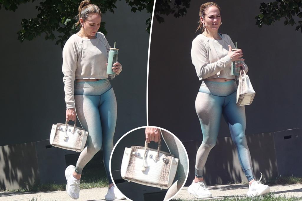 Jennifer Lopez 用价值二十万美元的喜马拉雅爱马仕包包装健身的内衣裤