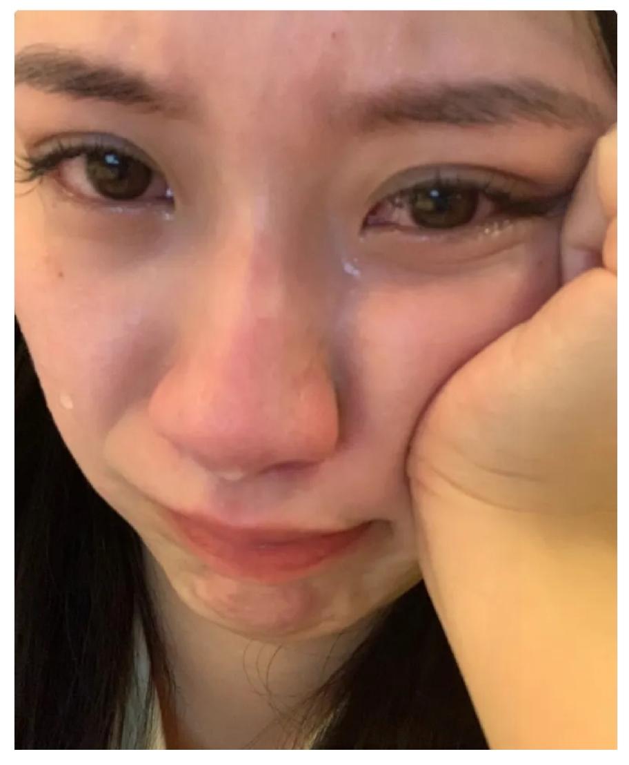 表姐今天被退婚了，
不是因为三金，
也不是因为彩礼问题，而是上周他们一起去做了婚