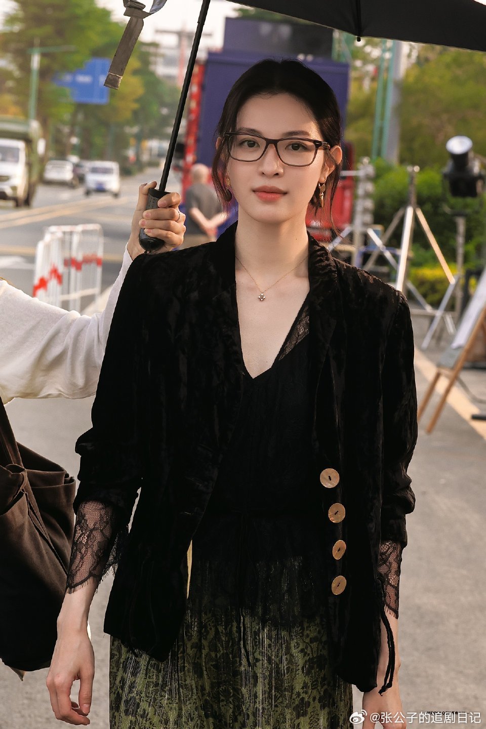 钟楚曦听到身材很曼妙的反应钟楚曦身材是真顶！熟女魅力拉满，又会穿又有范儿，朱礼紫