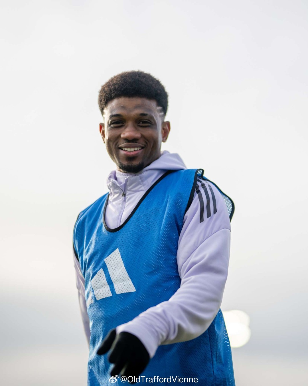 姆贝乌默和阿玛德结束非洲杯回到卡灵顿 