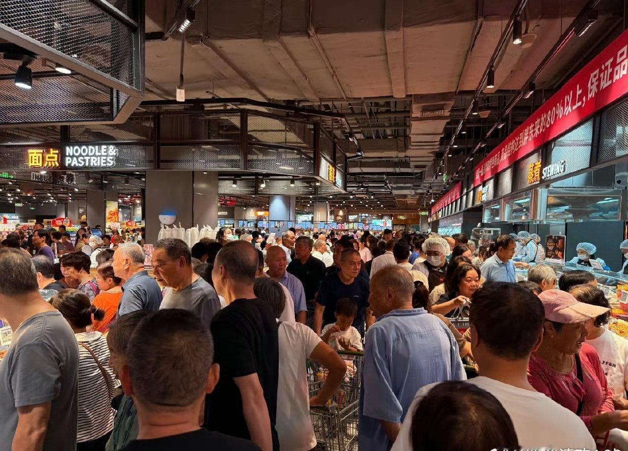 跟着胖东来学好服务，大弟子在广州成功“毕业”，这波新动态和