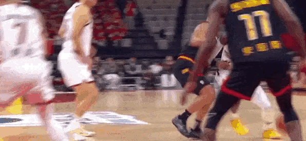 火药味十足！迪亚洛引发冲突最终四人吃T！
在今天CBA常规赛山西对阵深圳的第二节