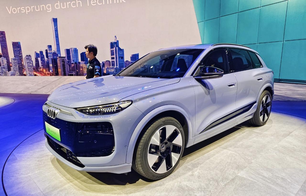 今天奥迪Q6L e-tron正式亮相了，毫不夸张的说，这是目前为数不多的能在技术