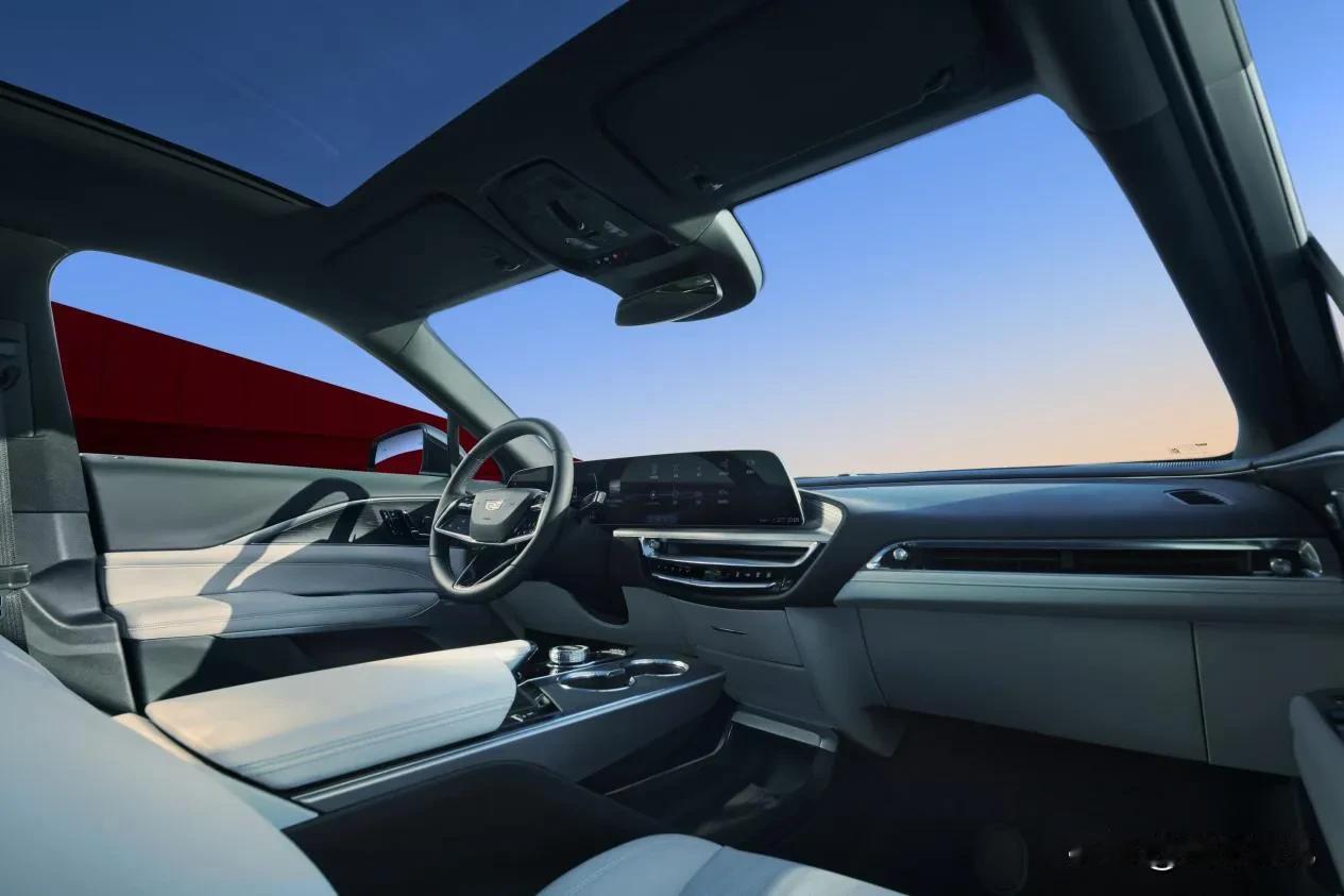 #凯迪拉克锐歌标续豪华版29.77万# 今年的广州国展，整个就是新能源车型的聚集