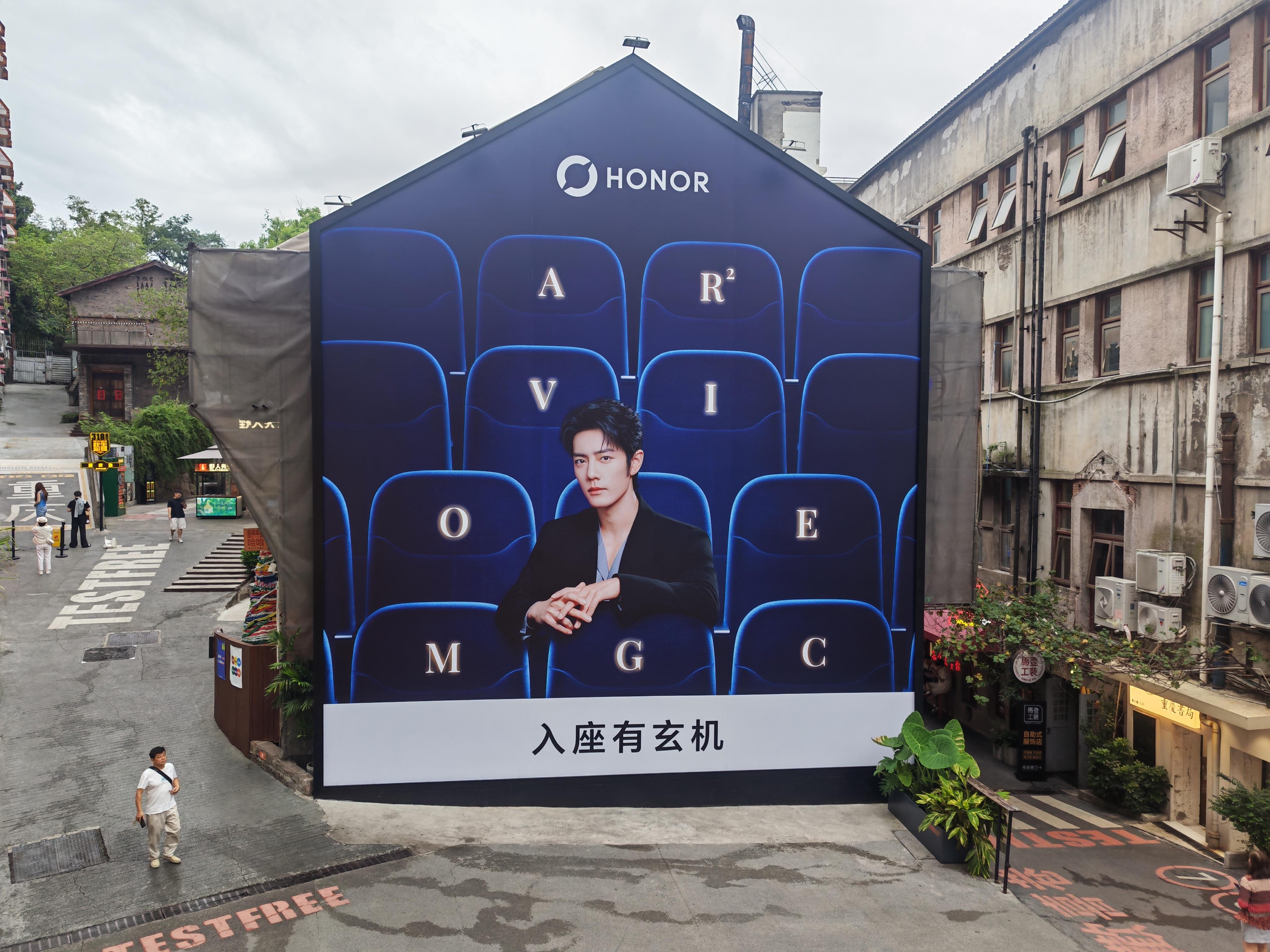 肖战荣耀Magic9 肖战并不只是演电影的人。荧幕下的他擅长摄影、懂设计，也是主