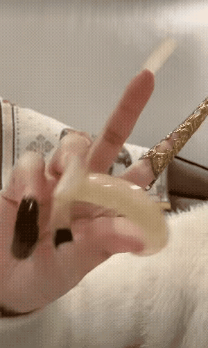 你身边有这么长指甲的人吗？长指甲真的好吗？我觉得我心里有点抵触呢，说实话有点膈应