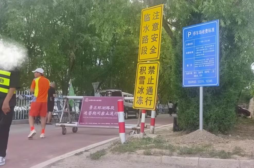 国家道路成“摇钱树”？山西晋中一景区拦路收费，谁给的底气？
近日，山西晋中榆次乌