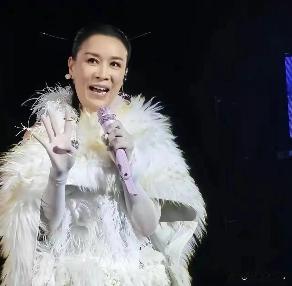 那英澳门演唱会封神了！

澳门这座闪耀的东方赌城，近日因一场演唱会而沸腾。那英这