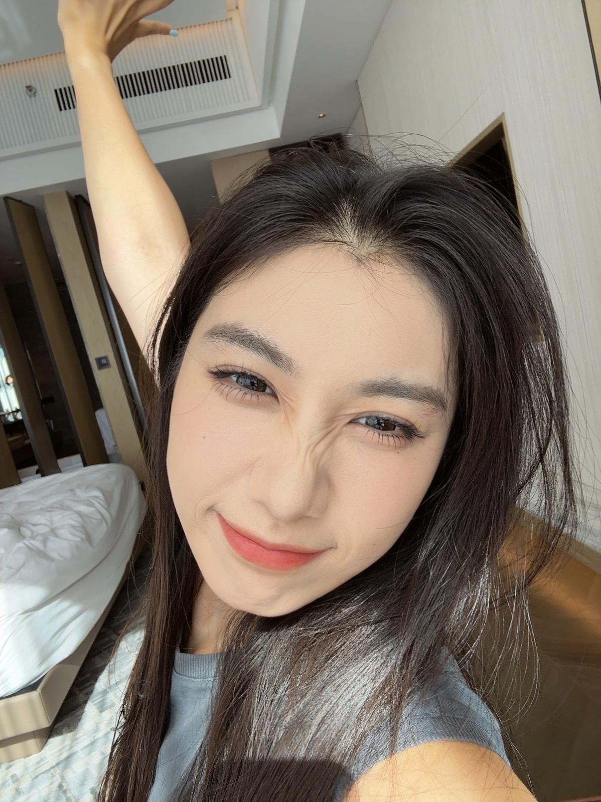 早上好大家[收到]早上好自己这个点我已经是全妆了[yeah]早安卷妹的日常 ​​