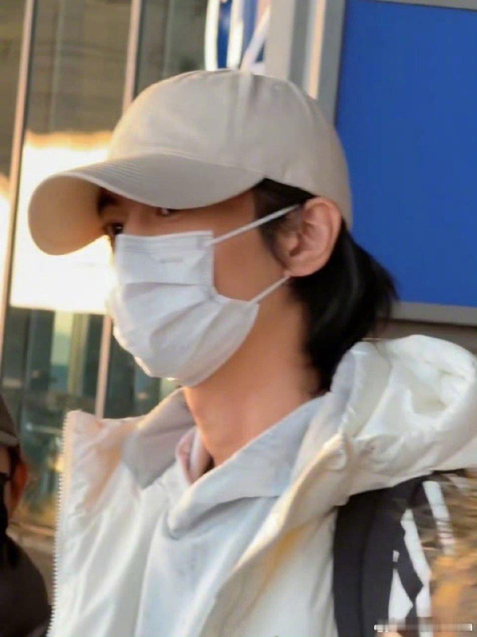 戴着😷和帽子🧢也可以认出来他是陈晓啊！｜陈晓