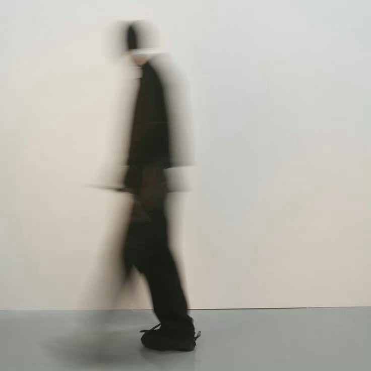 “ 人是经不起失望的，让人难过的话，说一遍就够了。” ​​​