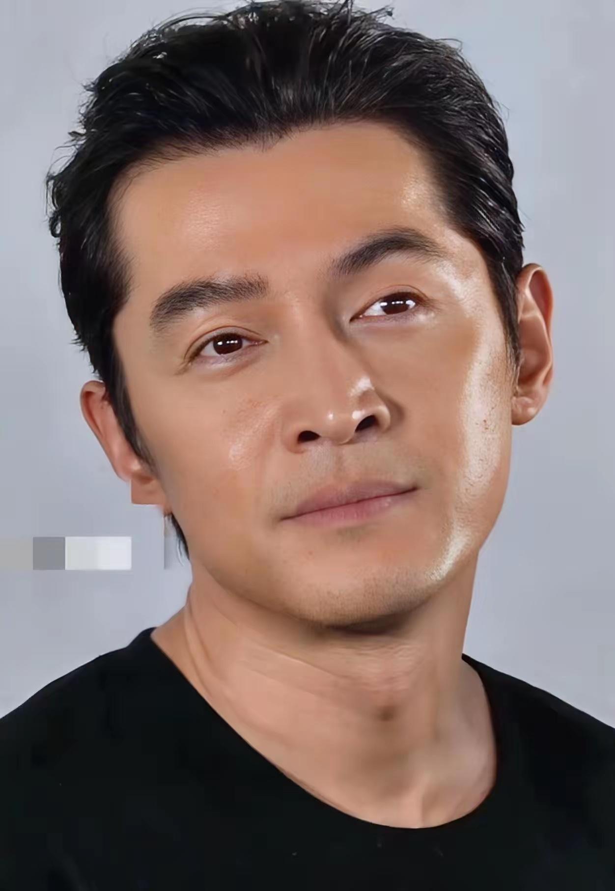 43岁的胡歌说自己进入生命倒计时，这可不是矫情！在旁人看来，他事业如日中天，家庭